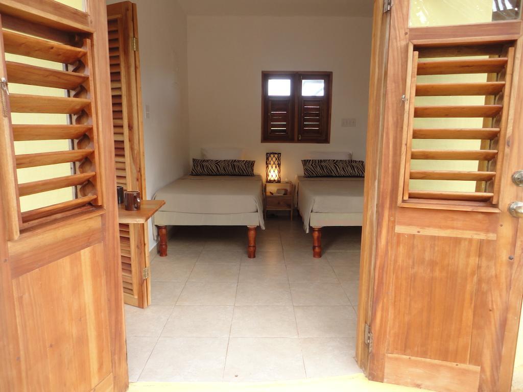 Kudehya Guesthouse Трежър Бийч Стая снимка