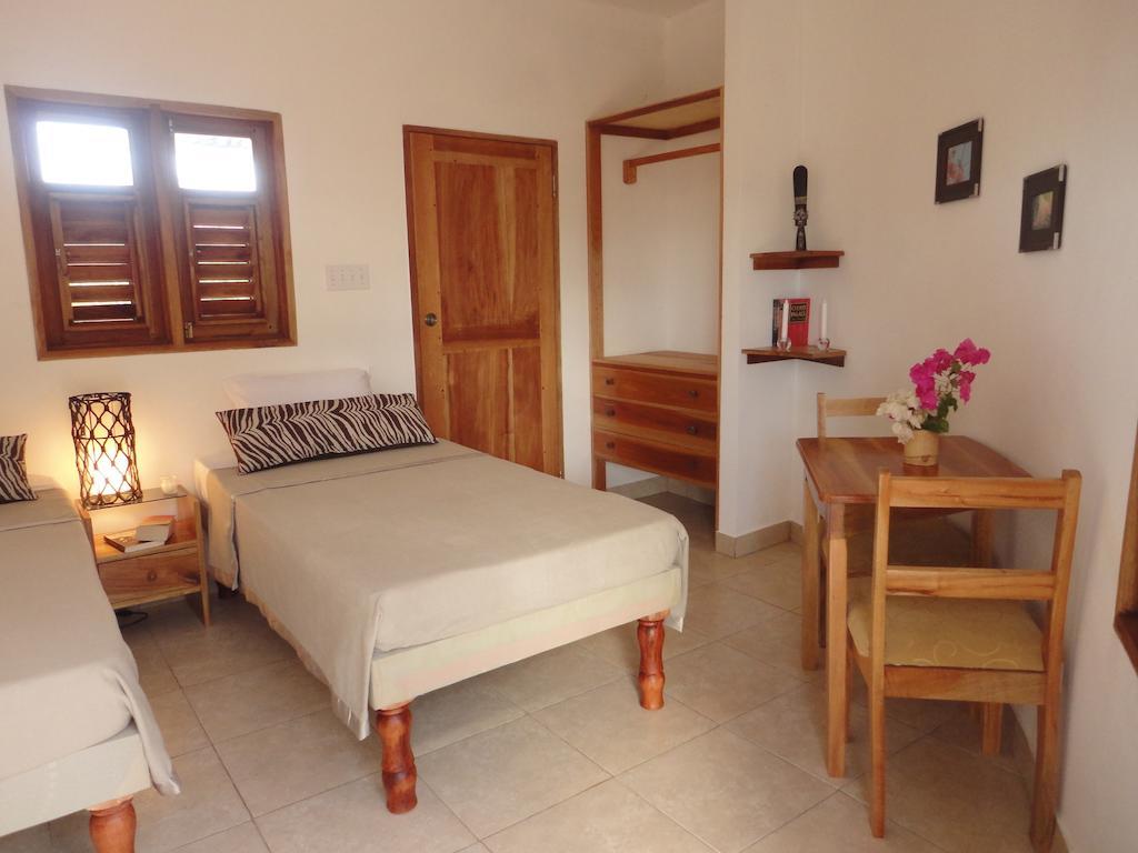 Kudehya Guesthouse Трежър Бийч Стая снимка